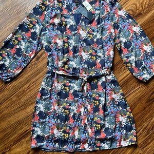 NWT Eclaire Vneck floral dress